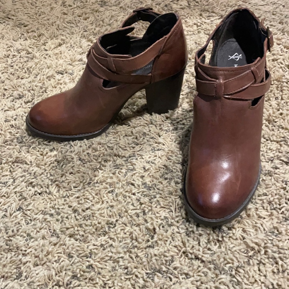 Krbonell leather ankle boots